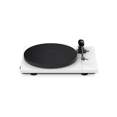 مشغل أسطوانات Pro-Ject E1 Phono BT مع تقنية البلوتوث والصوت التناظري