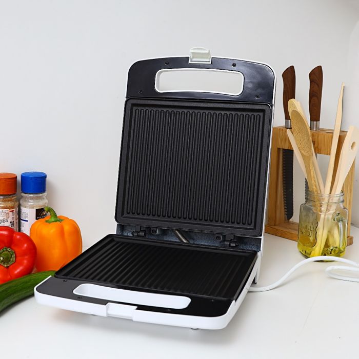 Geepas Slice Grill Toaster Non-Stick Thermostat Controlled Compact Storage Geepas Slice Grill Toaster Non-Stick Thermostat Controlled Compact Storage