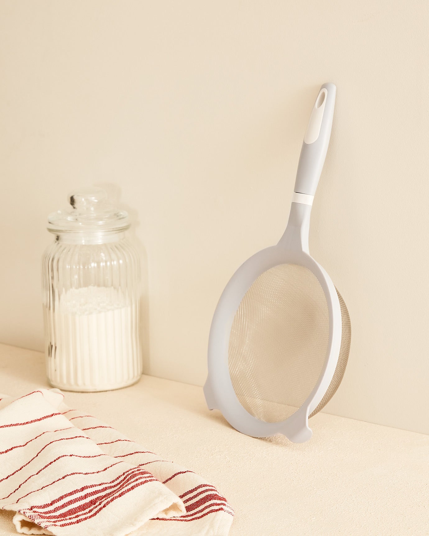 Delphine Strainer With Handle 19cm - Madame Coco JO