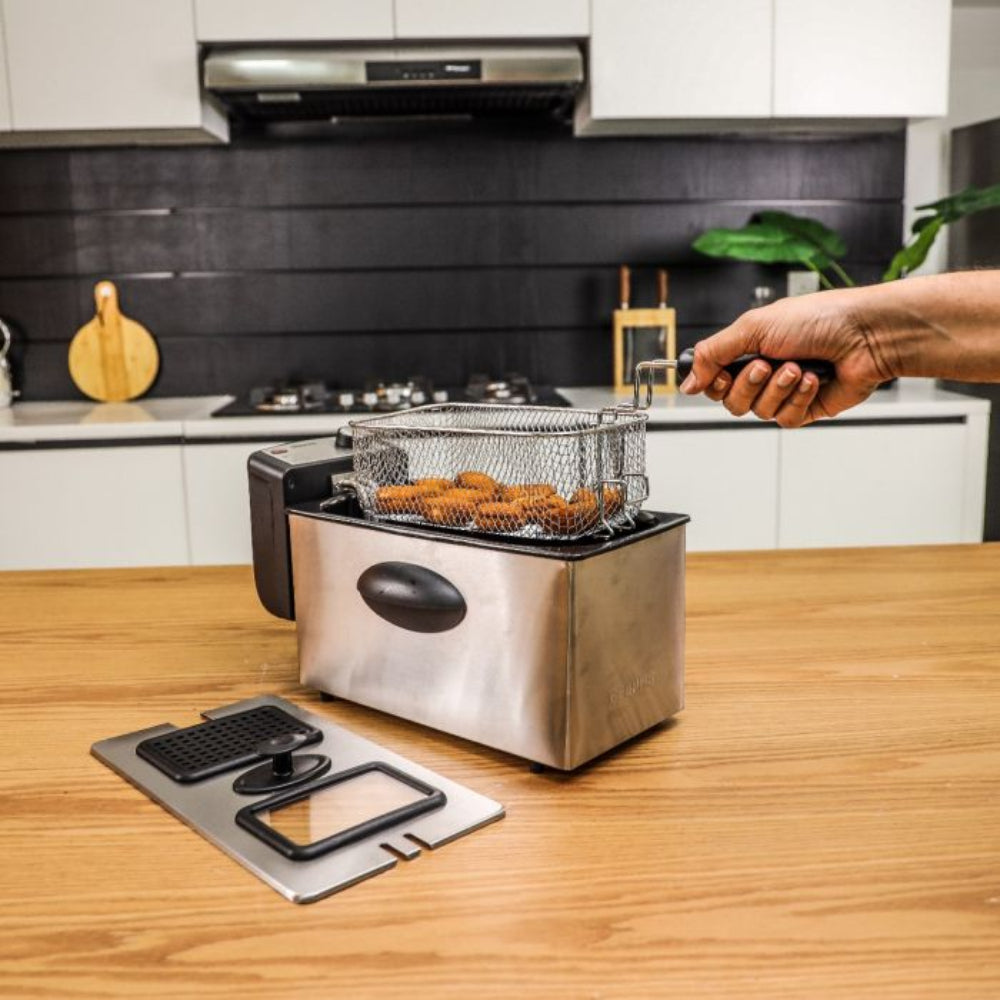 Geepas Compact Deep Fryer 3L Capacity 2180W Power Geepas Compact Deep Fryer 3L Capacity 2180W Power