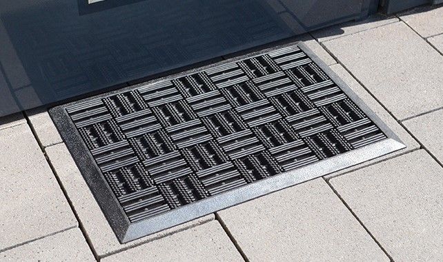 Astra Dynamic Rubber Door Mat – 45×75 cm Black Durable
