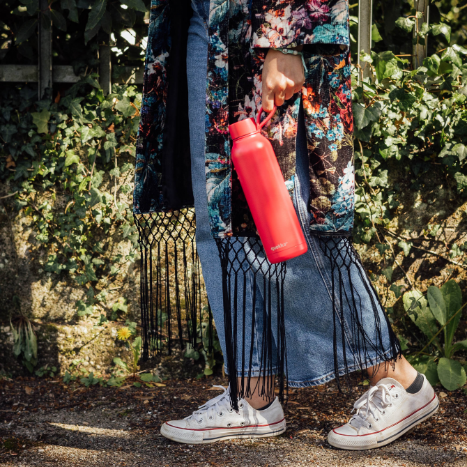 QUOKKA Thermal Bottle 630ml - Cherry Red with Strap QUOKKA Thermal Bottle 630ml - Cherry Red with Strap