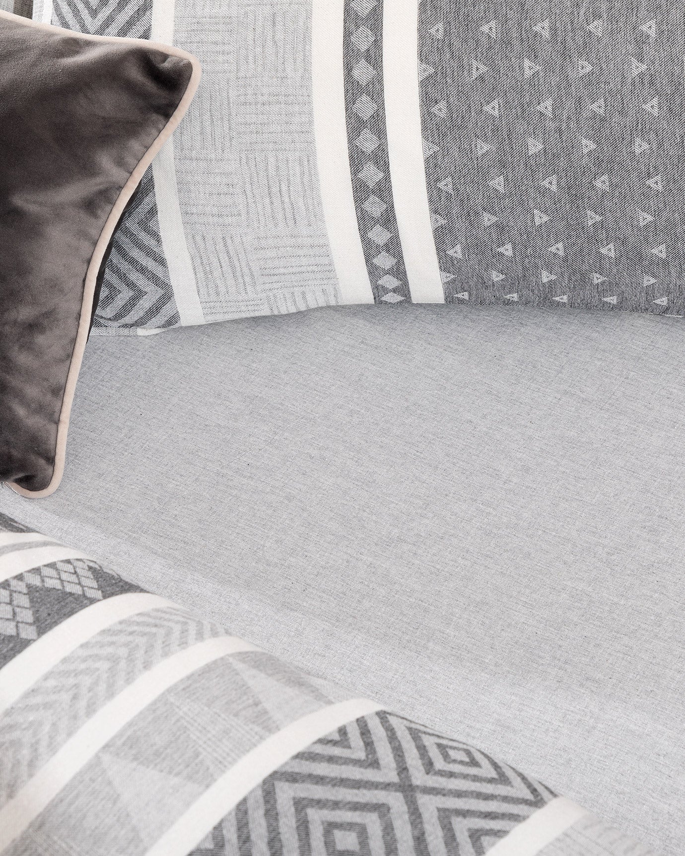 Semnoz King Size Jacquard Duvet Cover Set - Madame Coco JO