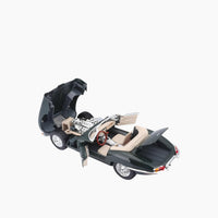 Maisto Jaguar "E" Cabrio. (1961) Die-Cast Model Car – 1:18 Scale