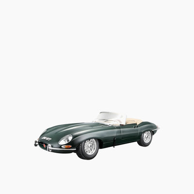 Maisto Jaguar "E" Cabrio. (1961) Die-Cast Model Car – 1:18 Scale