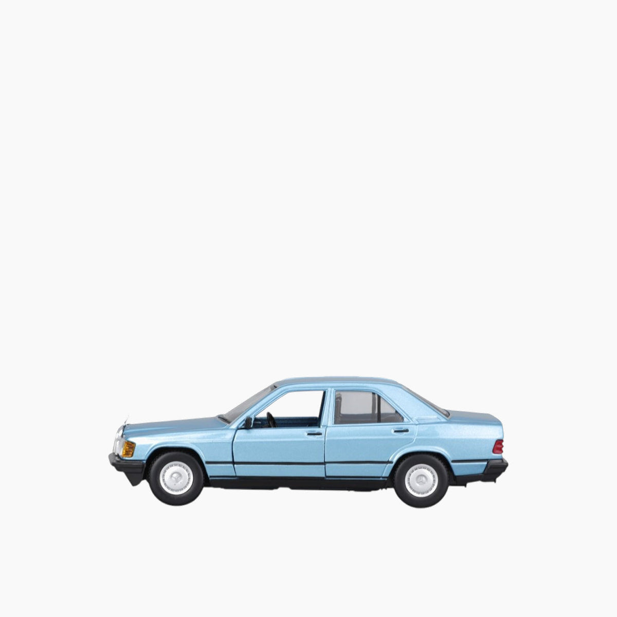 Maisto 1987 Mercedes-Benz 190E Die-Cast Model Car – 1:25 Scale