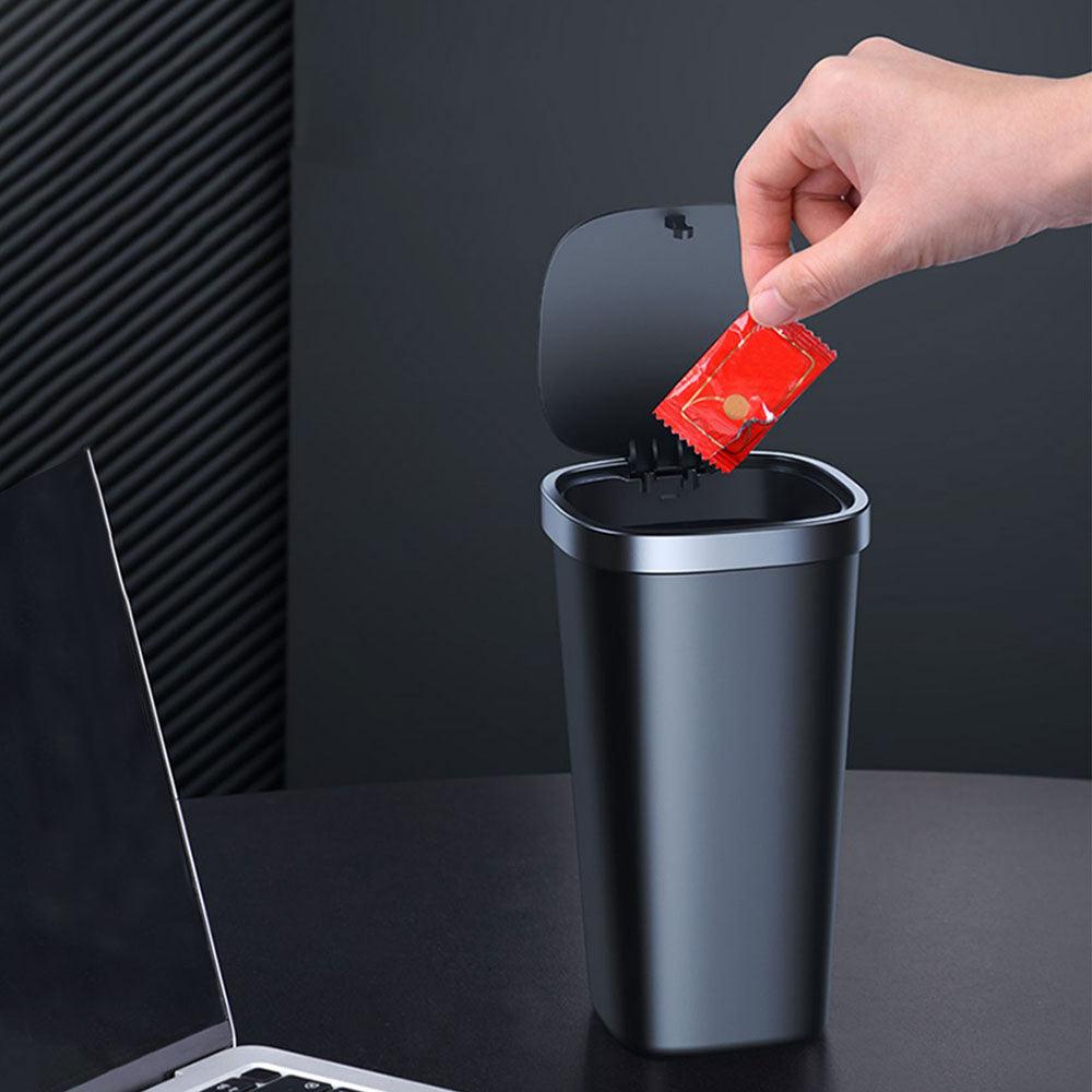 سلة المهملات من ويوو داخل السيارة