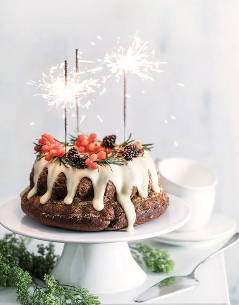 Wilmax 30cm Cake Plate with Base - White Porcelain Wilmax 30cm Cake Plate with Base - White Porcelain