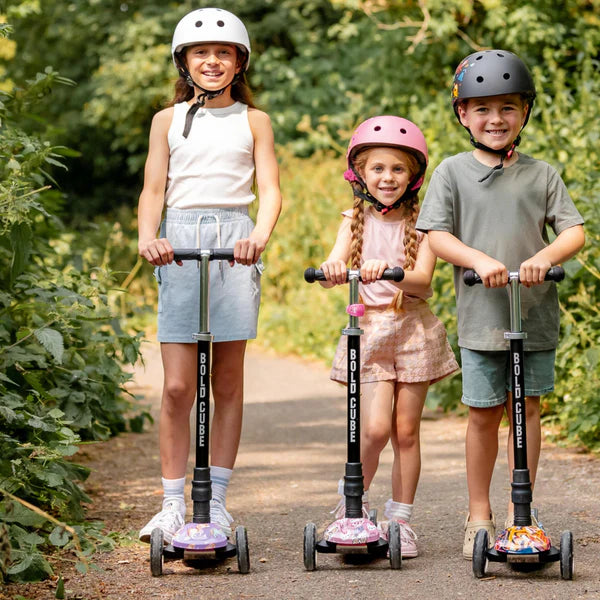 Boldcube – Big Three Wheel Scooter | Crystal Rubix | Ages 5-10 Boldcube – Big Three Wheel Scooter | Crystal Rubix | Ages 5-10