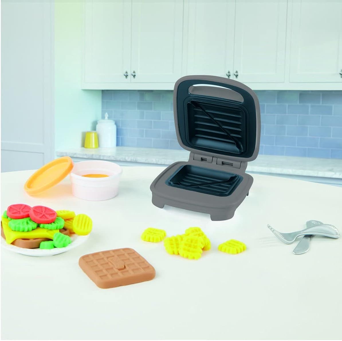 Hasbro Play-doh Kitchen Creations Cheesy Sandwich Hasbro Play-doh Kitchen Creations Cheesy Sandwich