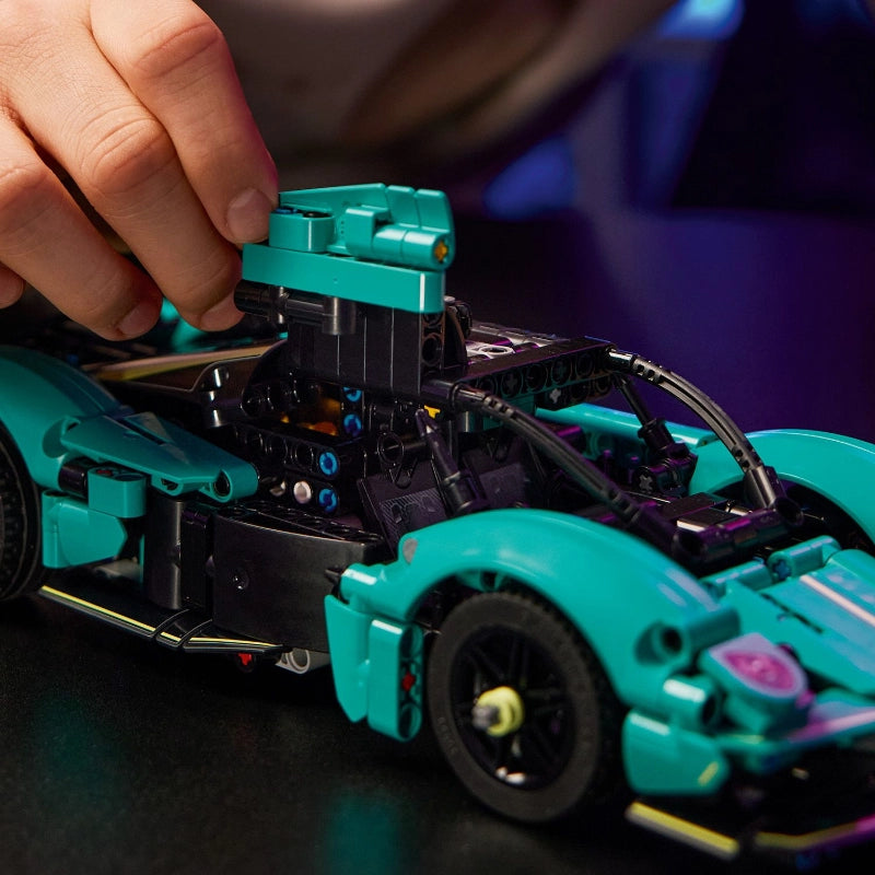 LEGO Technic Aston Martin Valkyrie – 707 Pieces | Set 42208