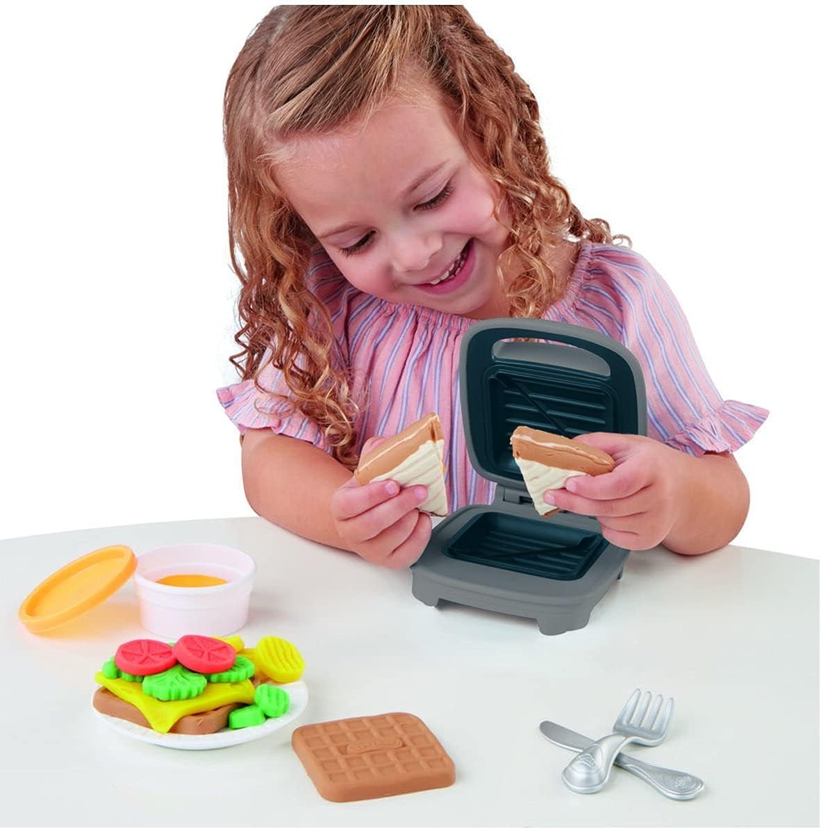 Hasbro Play-doh Kitchen Creations Cheesy Sandwich Hasbro Play-doh Kitchen Creations Cheesy Sandwich
