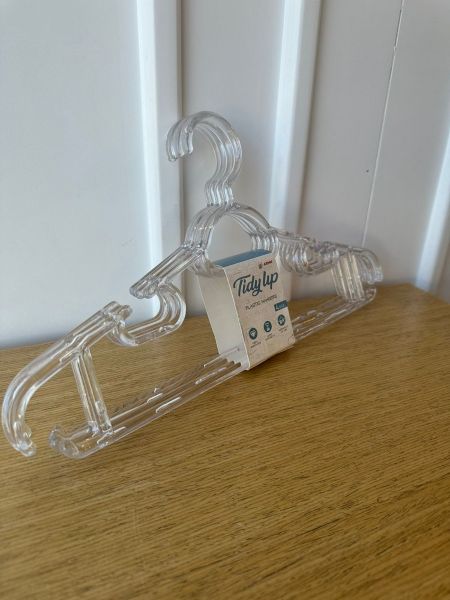 ARMN Tidyup 4-Piece Transparent Plastic Hanger Set ARMN Tidyup 4-Piece Transparent Plastic Hanger Set