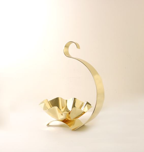 Mew Dessert Server – Elegant Gold Presentation Mew Dessert Server – Elegant Gold Presentation
