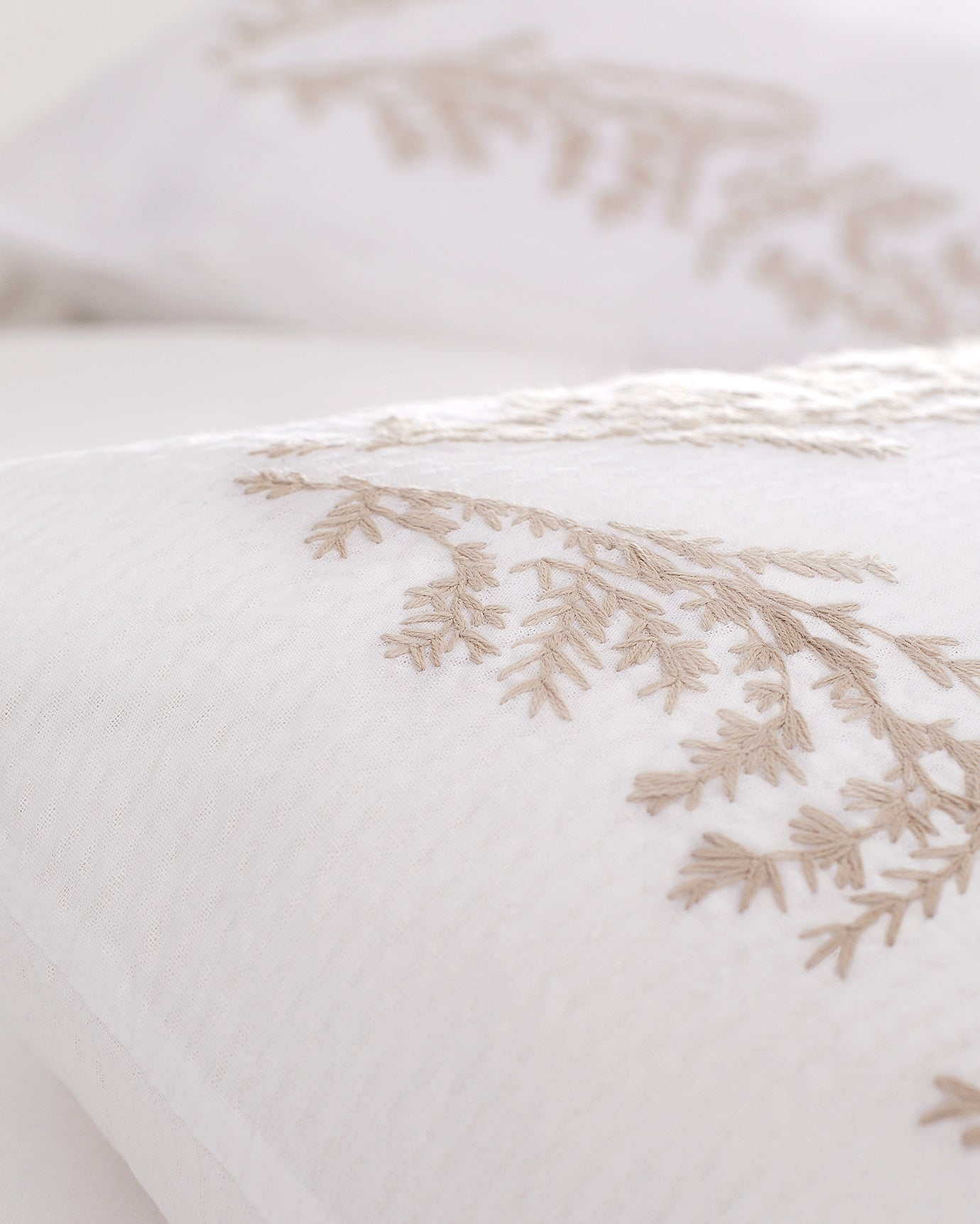 Linda Double Size Duvet Cover Set - Embroidered Washed Seersucker - Madame Coco JO