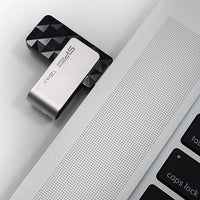 فلاش USB B30 من Silicon-Power بسعة 128 جيجابايت باللون الأسود