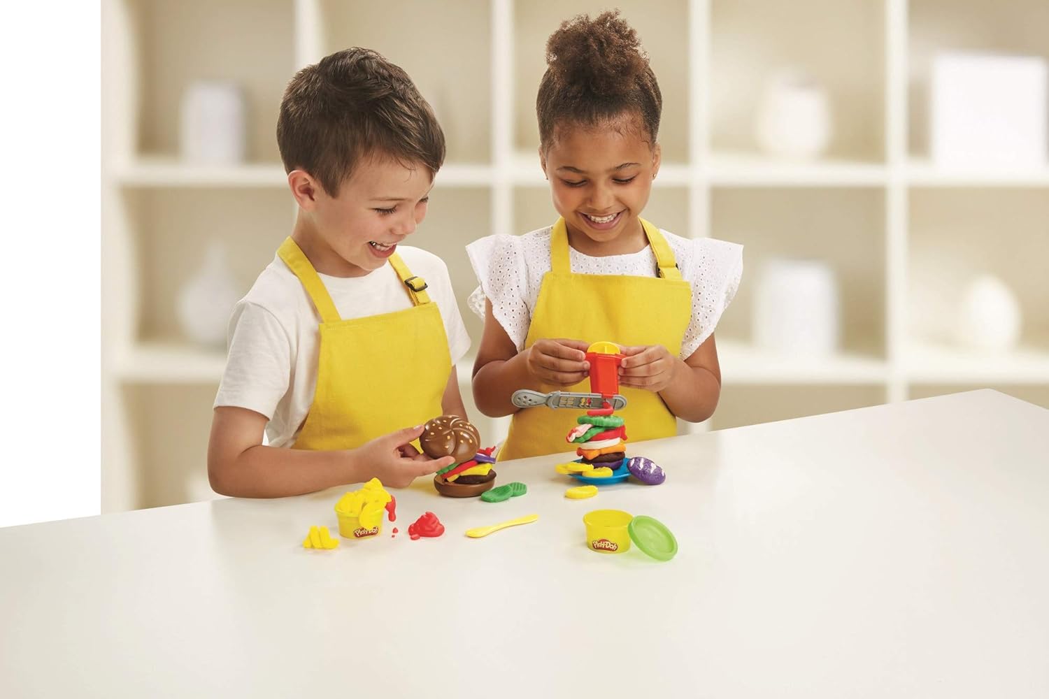 Hasbro Play-Doh Kitchen Creations Burger and Fries Hasbro Play-Doh Kitchen Creations Burger and Fries