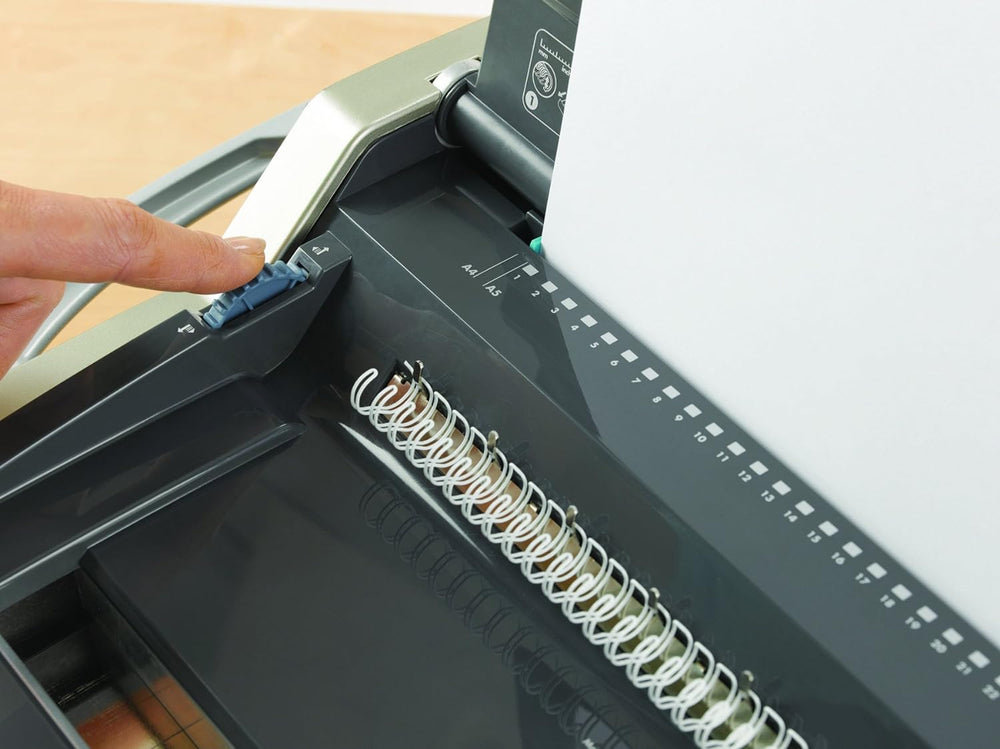 Computer Wire Binder Fellowes Galaxy Wire Binder / 130 sheet binding capacity