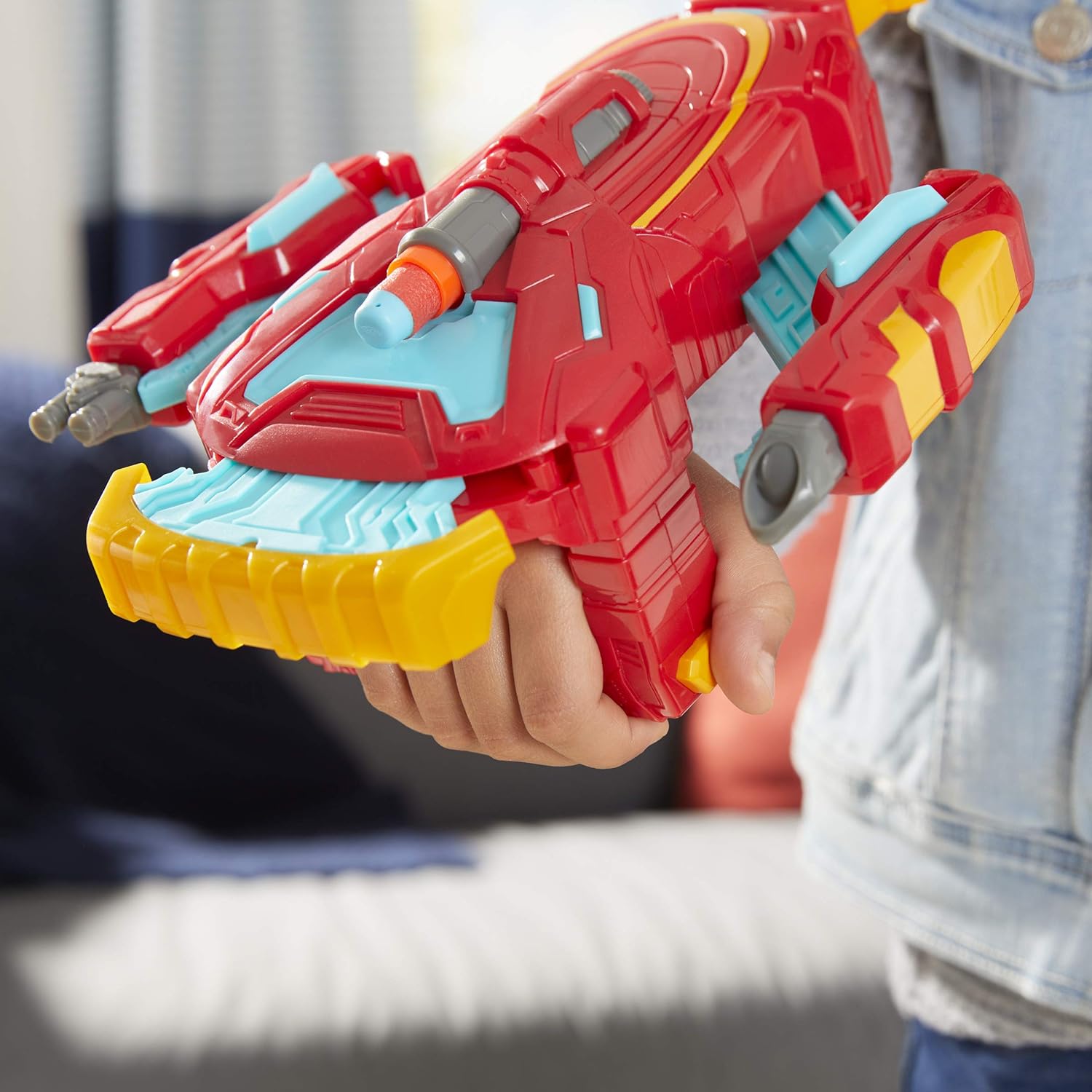 Hasbro Avengers Marvel Mech Strike Iron Man Strikeshot Gauntlet Role Play Toy with 3 NERF Darts, Pull Handle to Expand, for Kids Ages 5 and Up