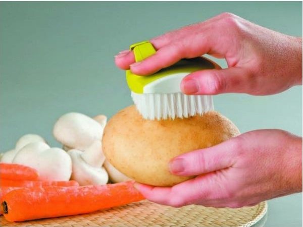 Ibili Vegetable Cleaning Brush 6×8cm – Practical & Durable Ibili Vegetable Cleaning Brush 6×8cm – Practical & Durable