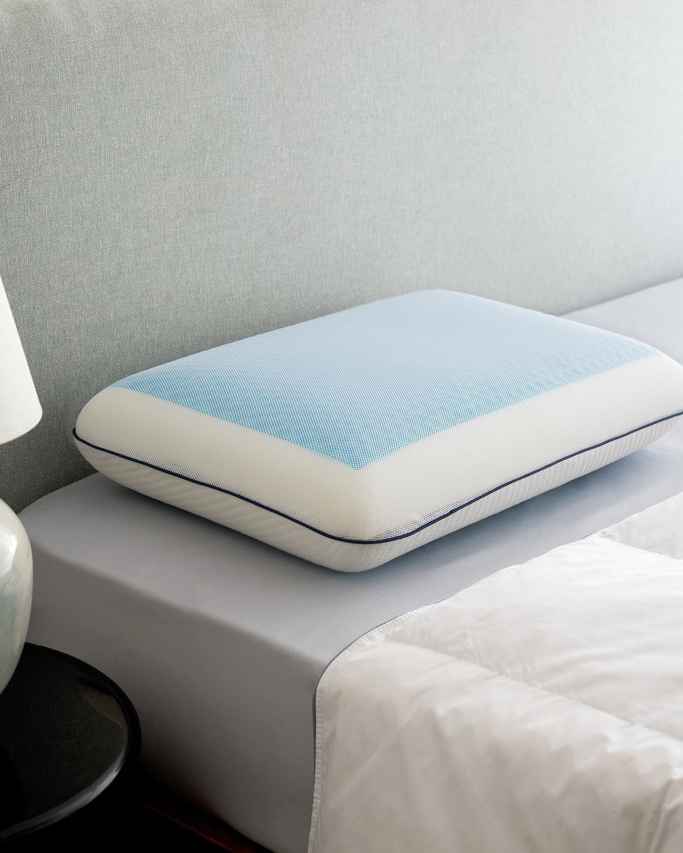 Fucshia Visco Gel Cooling Pillow - Madame Coco JO