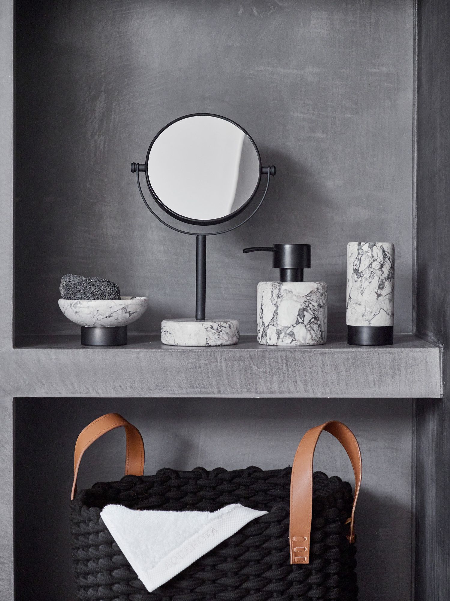 Aquanova Nero Toothbrush Holder – White & Grey