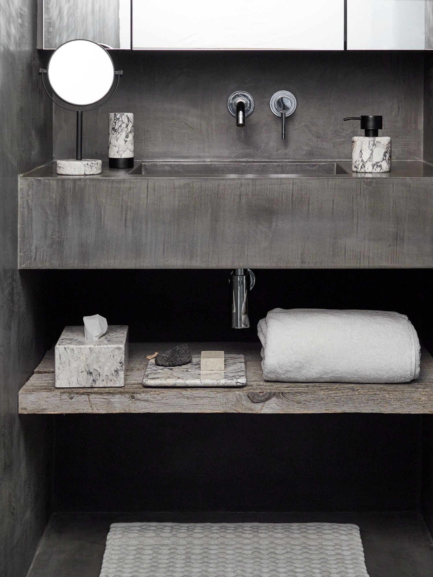 Aquanova Nero Toothbrush Holder – White & Grey