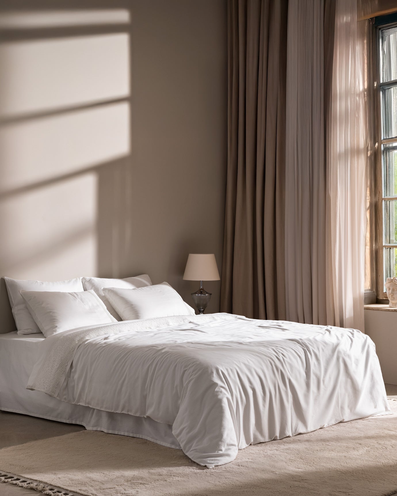 Marion Kıng Sıze Embroıdery Satın Duvet Cover Set - Madame Coco JO