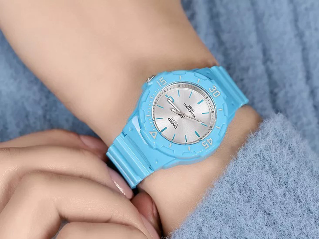 Casio Women's LRW-200H-2E3VCF Classic Analog-Digital Casio Women's LRW-200H-2E3VCF Classic Analog-Digital