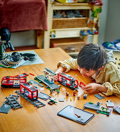 LEGO سيتي – ترام المدينة ومحطة 60423 – جديد