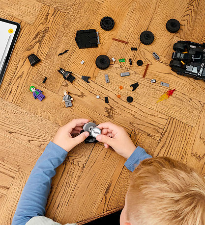 LEGO باتمان - باتمان تمبلر ضد تو-فيس والجوكر 76303