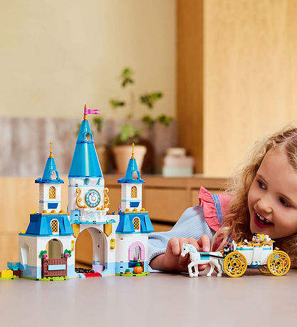 LEGO Disney Princess – Cinderella’s Castle & Carriage 432 LEGO Disney Princess – Cinderella’s Castle & Carriage 432