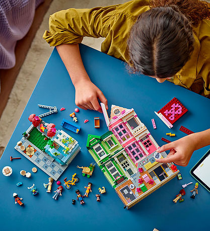 LEGO Friends – HLC Apartments & Stores 42670 – 2040 pcs LEGO Friends – HLC Apartments & Stores 42670 – 2040 pcs