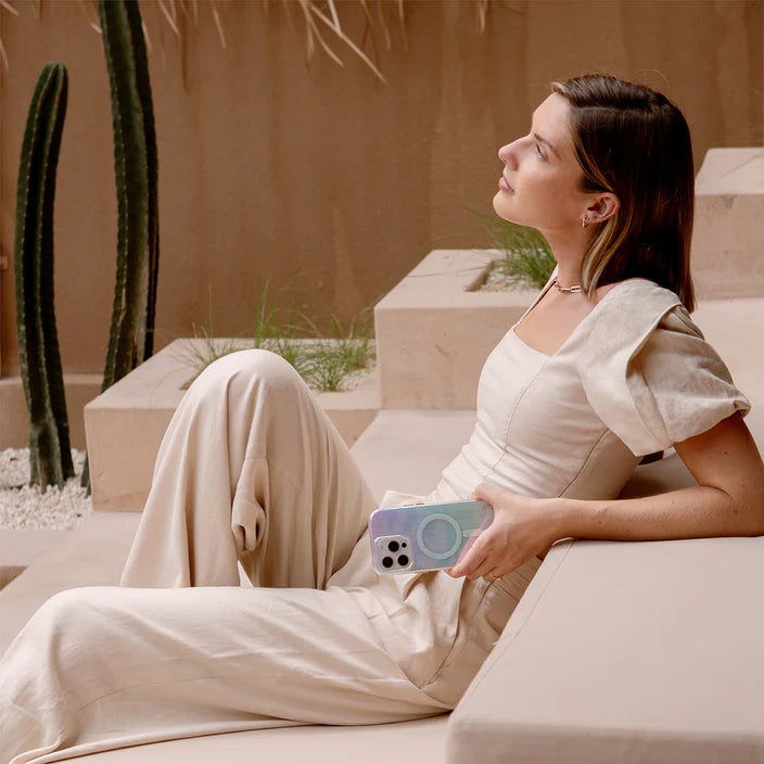 كفر UNIQ COEHL LINEAR لهاتف iPhone 16 Pro 6.3 Mag Iridescent