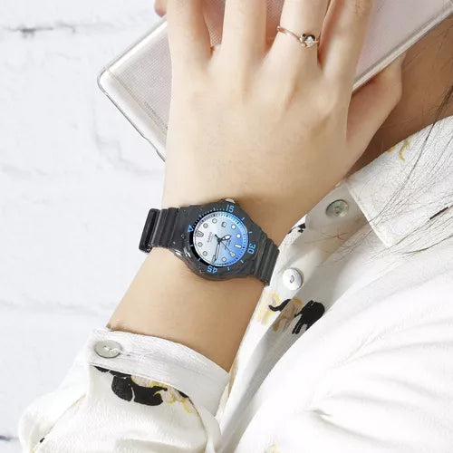 Casio LRW-200H-2E Analog Ladies Round Dial Fashionable diver design Resin Strap Date Quartz Watch Casio LRW-200H-2E Analog Ladies Round Dial Fashionable diver design Resin Strap Date Quartz Watch