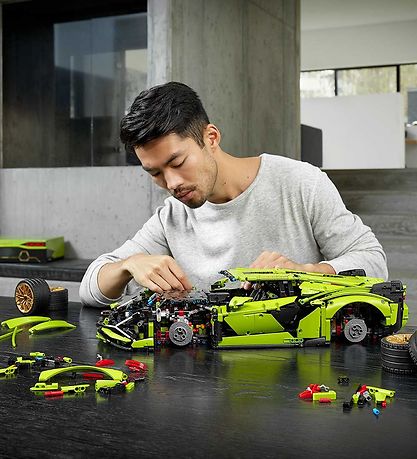 LEGO® Technic - Lamborghini Sián FKP 37 42115 - 3696 Pieces LEGO® Technic - Lamborghini Sián FKP 37 42115 - 3696 Pieces
