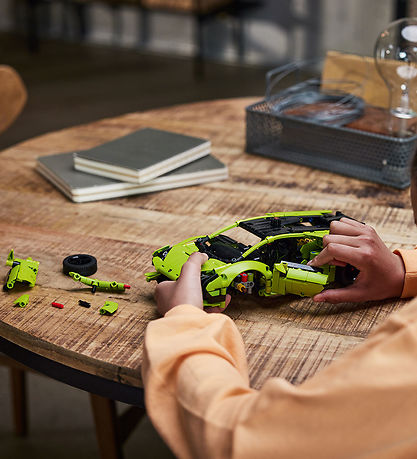 LEGO® Technic - Lamborghini Huracán Tecnica 42161 LEGO® Technic - Lamborghini Huracán Tecnica 42161