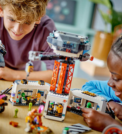 LEGO City Space Base & Rocket Launchpad 60434 – 1422 pcs