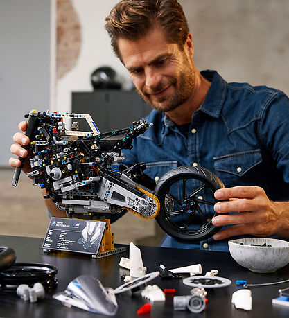 LEGO® Technic - BMW M 1000 RR 42130 - 1921 Pieces LEGO® Technic - BMW M 1000 RR 42130 - 1921 Pieces