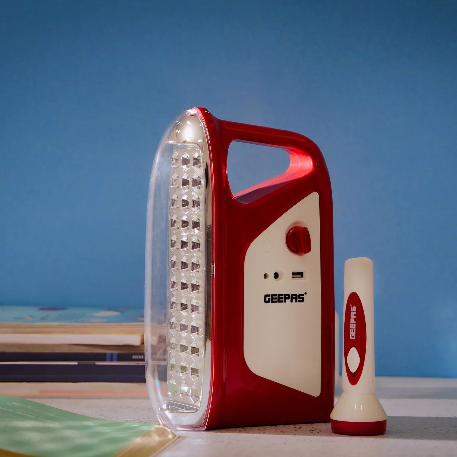 فانوس ومصباح جيباس GEFL4664N – 36 LED، شحن شمسي وUSB