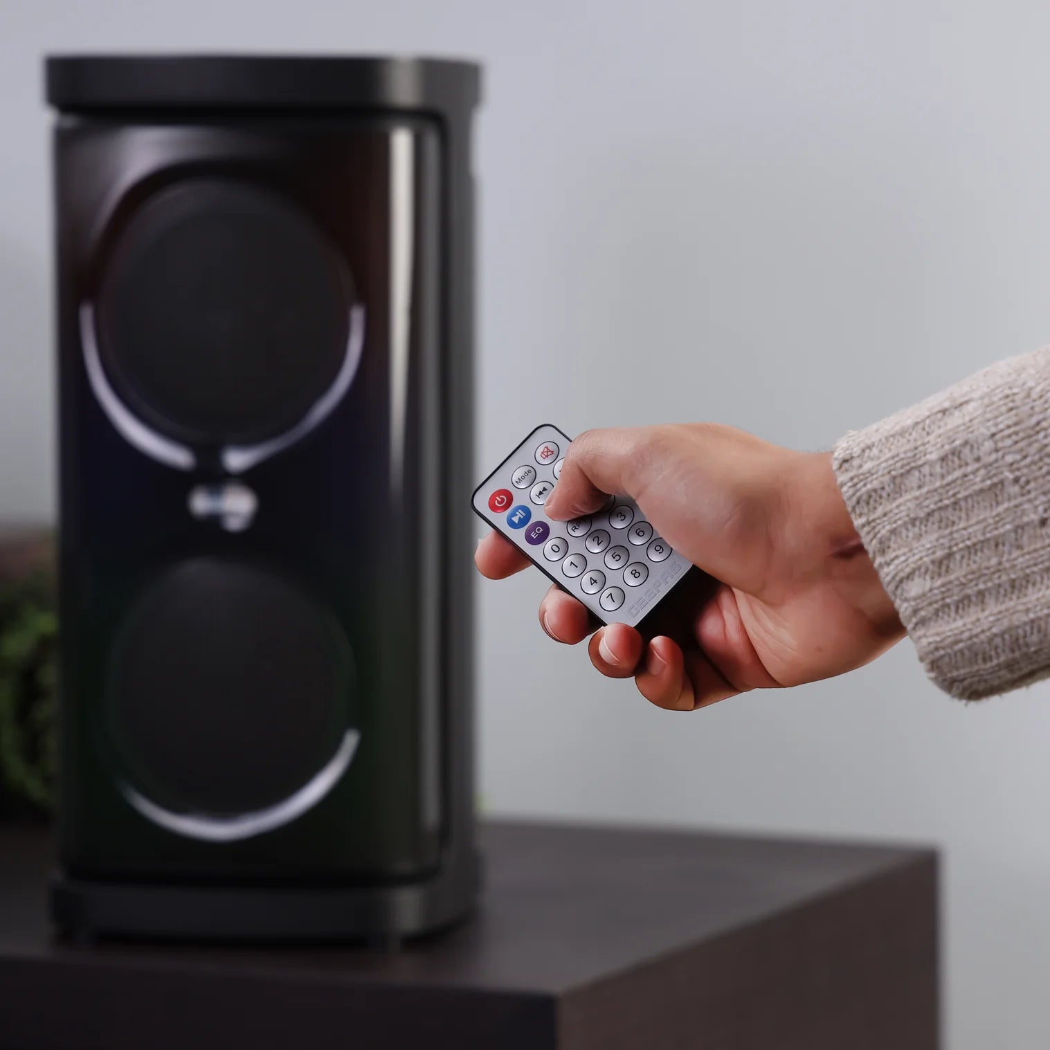 سبيكر Geepas GMS11193 20000W مع ميكروفون وإضاءة RGB