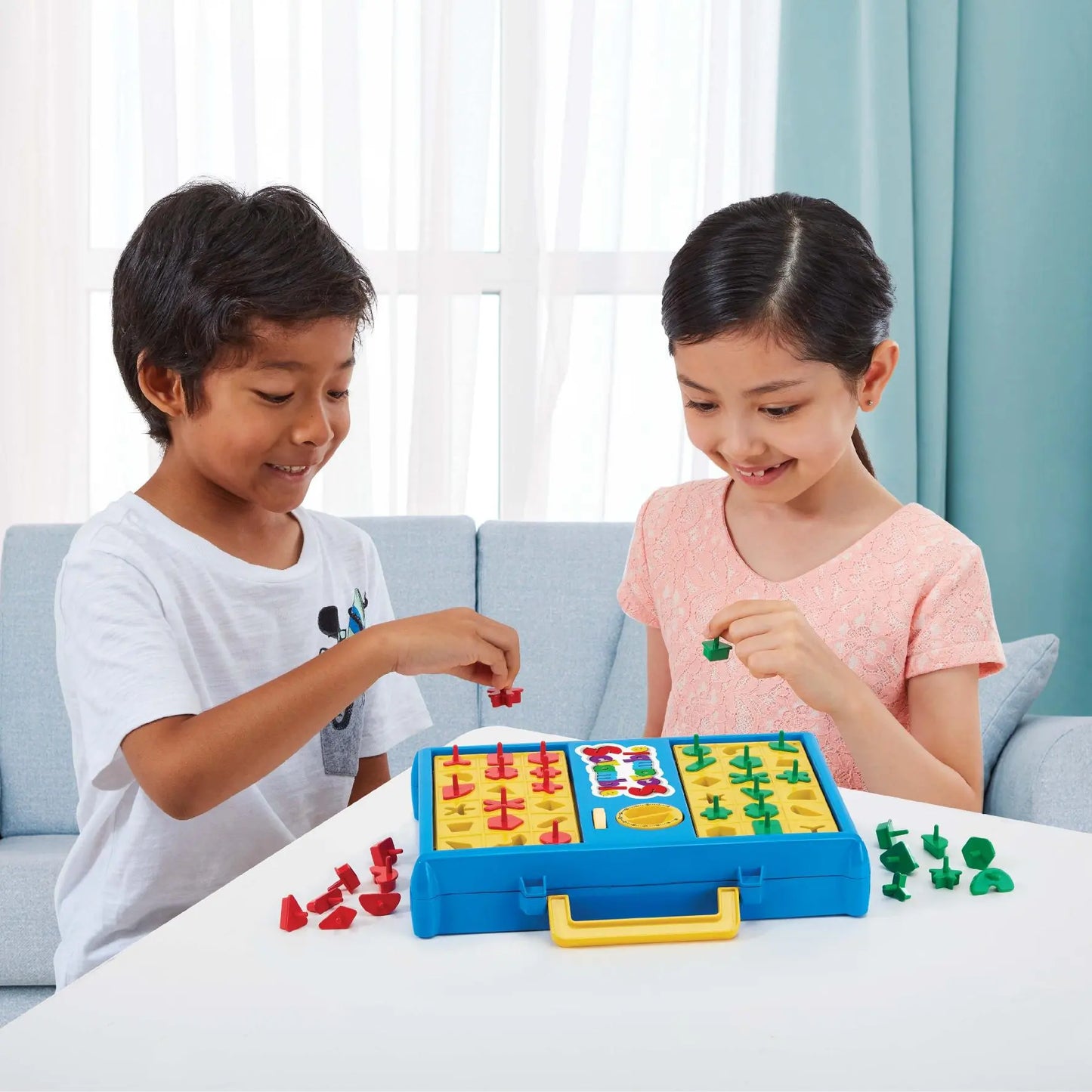 أمباسادور – سكرامبل - متعة بناء الكلمات السريعة!