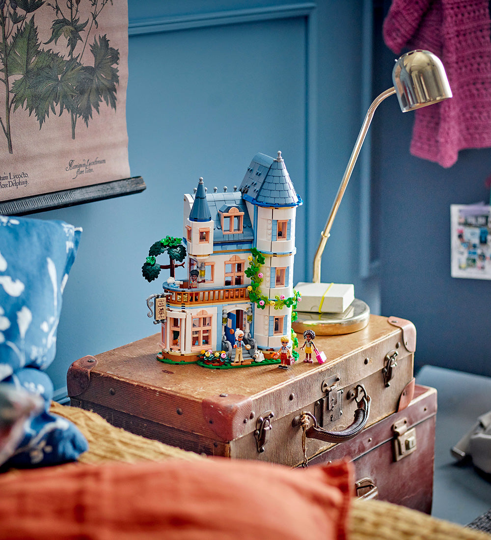 LEGO Friends – Castle Bed & Breakfast 42638 – 1311 pcs LEGO Friends – Castle Bed & Breakfast 42638 – 1311 pcs