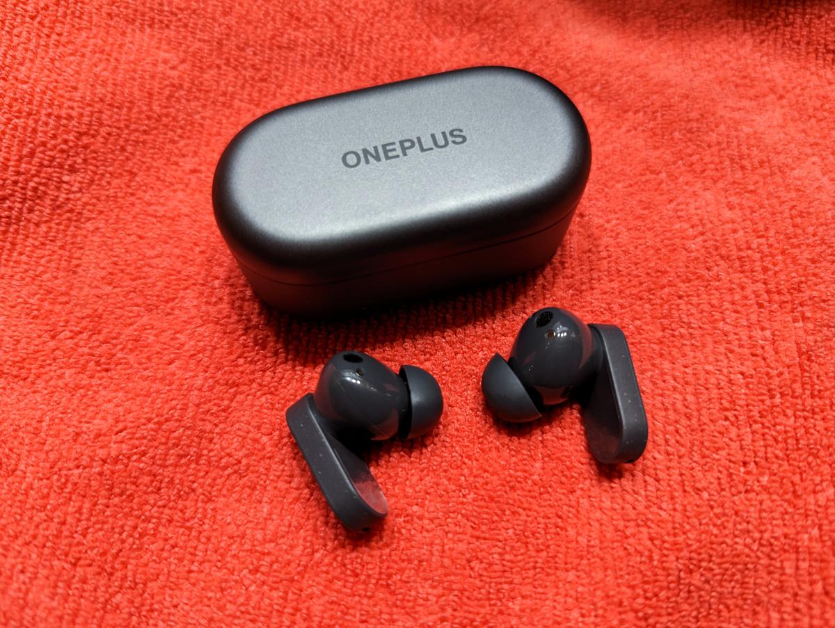 OnePlus Nord Buds 2 True Wireless Ear Earbuds with Mic Up to 25dB ANC 12.4mm Dynamic Titanium Drivers