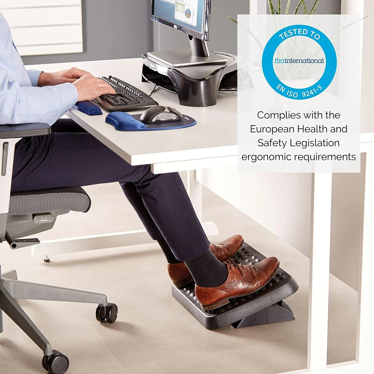 Fellowes Standard Footrest - Graphite Fellowes Standard Footrest - Graphite
