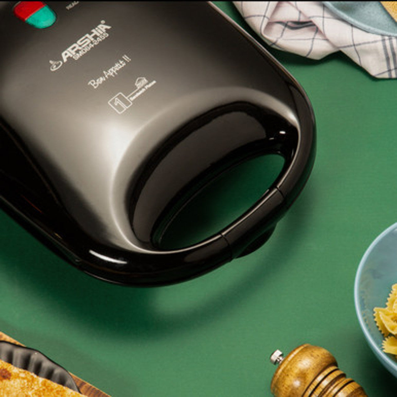 Arshia Fixed Plate Sandwich Maker 1200W - Black Arshia Fixed Plate Sandwich Maker 1200W - Black