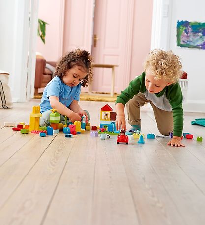 LEGO® DUPLO - Deluxe Brick Box 10914 - 85 Pieces LEGO® DUPLO - Deluxe Brick Box 10914 - 85 Pieces
