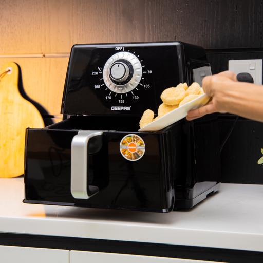 Geepas 8L Digital Air Fryer 1700W 3D Air Flow Geepas 8L Digital Air Fryer 1700W 3D Air Flow