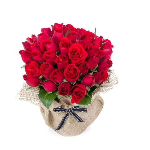 سلال زهور تحتوي على 30 وردة حب