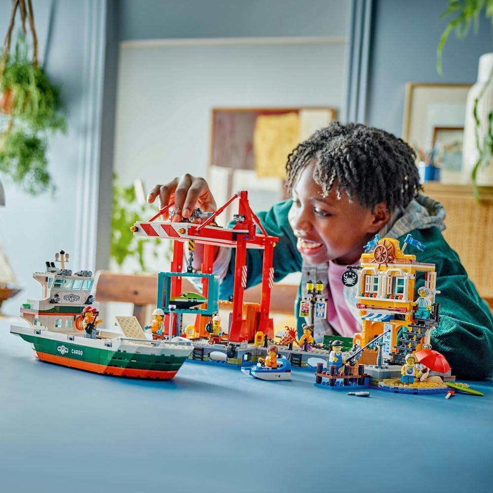 LEGO سيتي – ميناء البحر وشاحنة البضائع 60422